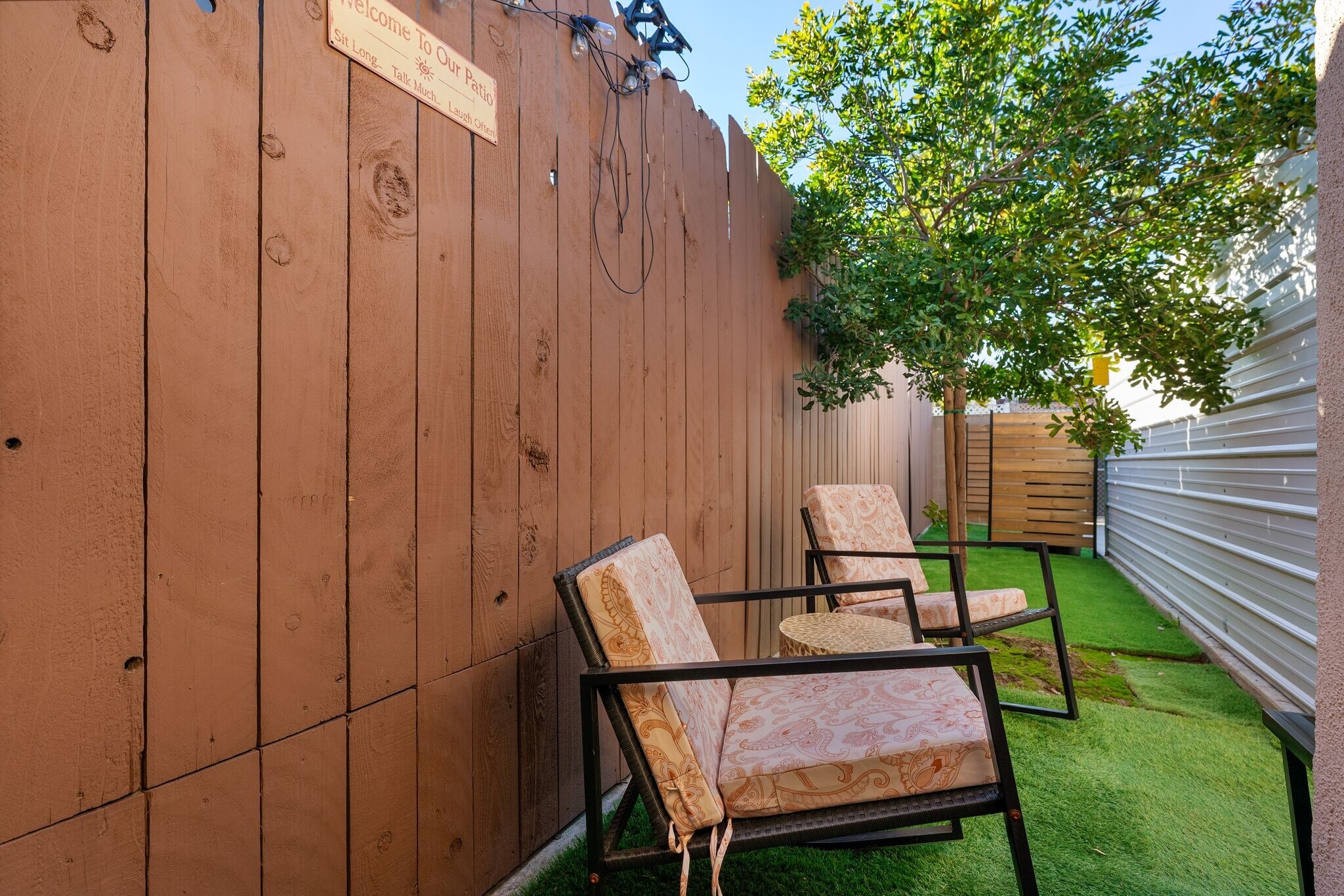 Building Photo - 7227 Fallbrook Ave