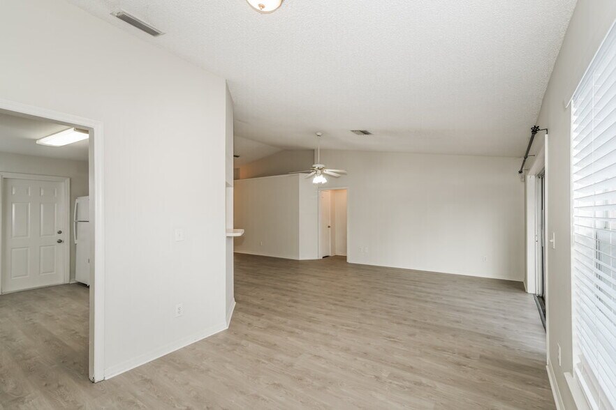 Building Photo - 10148 Cedar Dune Dr