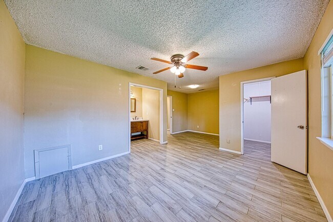 Building Photo - 22411 Elsinore Dr