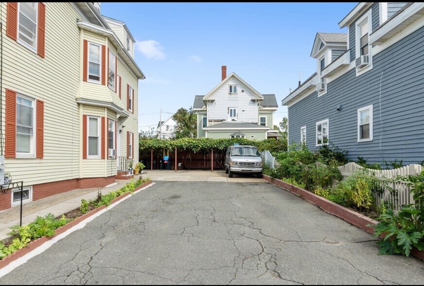 Building Photo - 13 Jacobs St