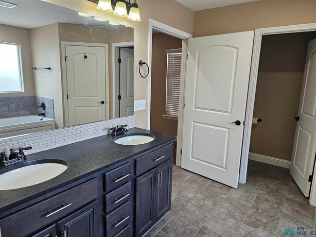 Building Photo - 2107 Mockingbird Ln