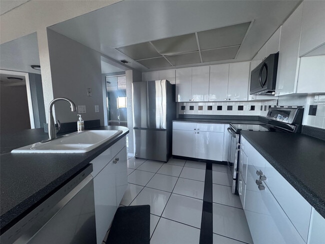 Building Photo - 701 NW 19th St