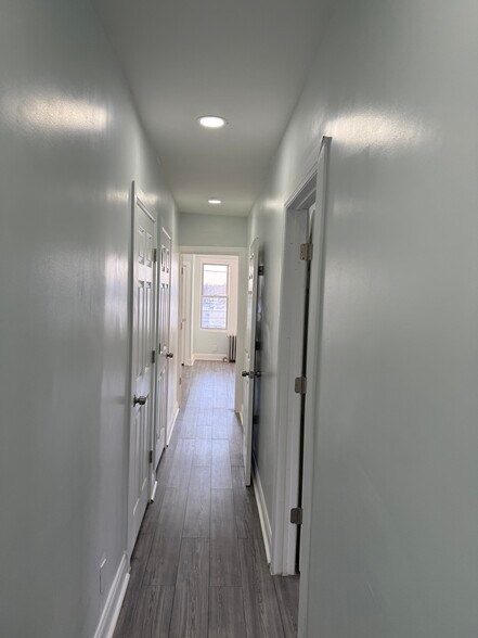 Building Photo - 5719 N Park Ave