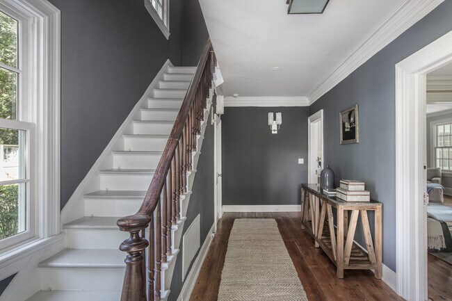 Building Photo - 274 Main St