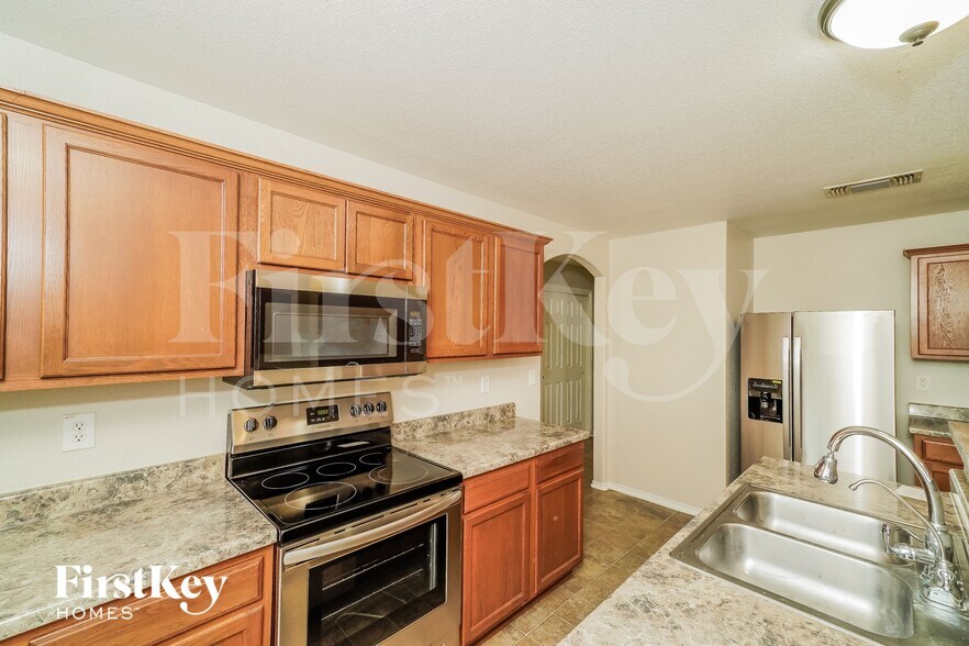 Building Photo - 10115 Red Iron Creek