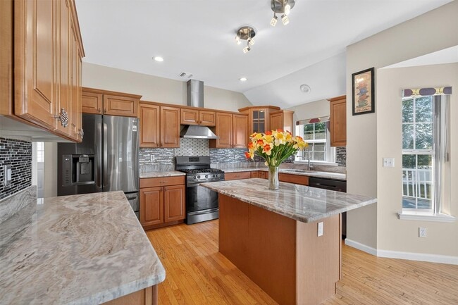 Building Photo - 5 Bridle Ct