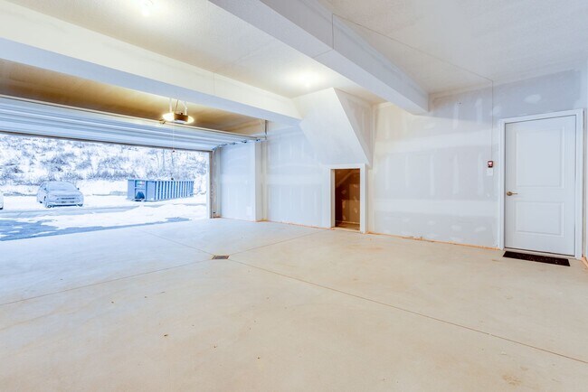 Building Photo - 4005 Stefano Dr