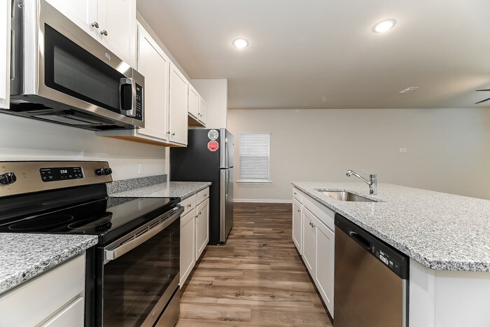Building Photo - 171 Pine Crest View Dr