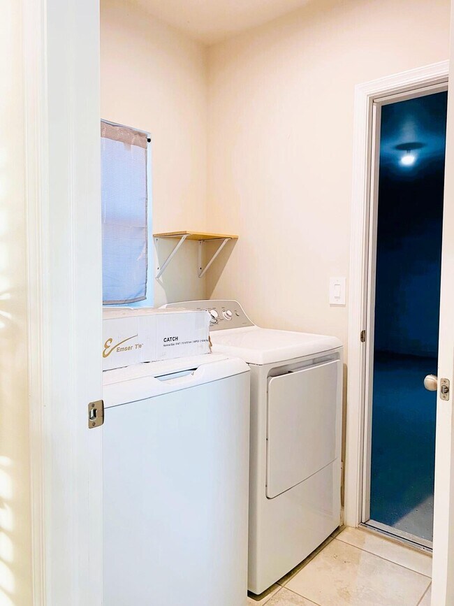 Building Photo - 106 Pummelo Pl