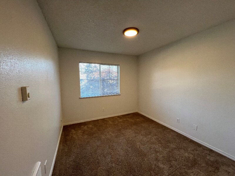Building Photo - 17260 SW Heritage Ct