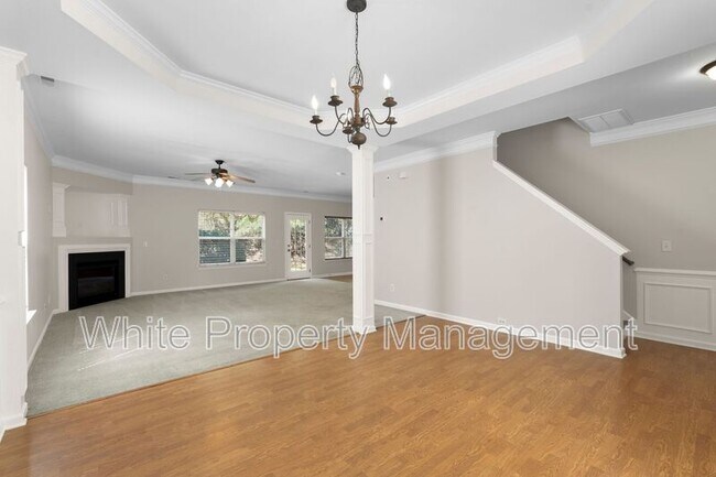 Building Photo - 12427 Oakton Hunt Dr