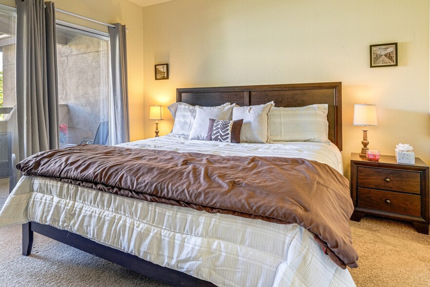 Building Photo - 9450 E Becker Ln