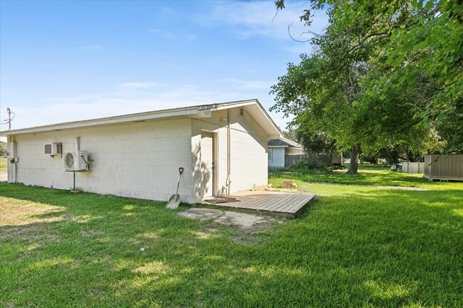 Building Photo - 1300 Kansas Ave S