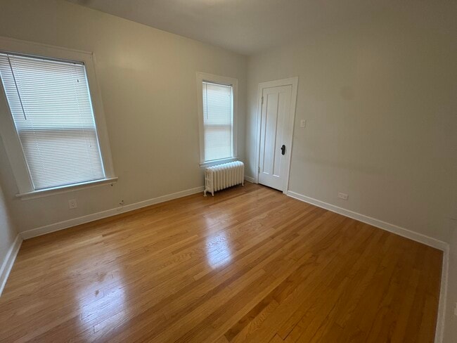 Building Photo - 6208 N Artesian Ave