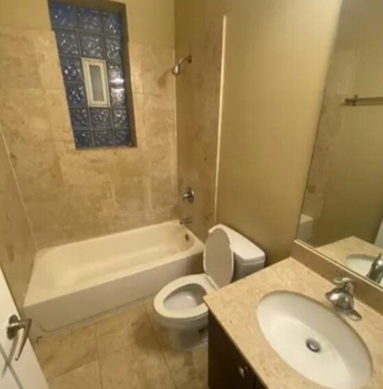 Building Photo - 2440 W Madison St