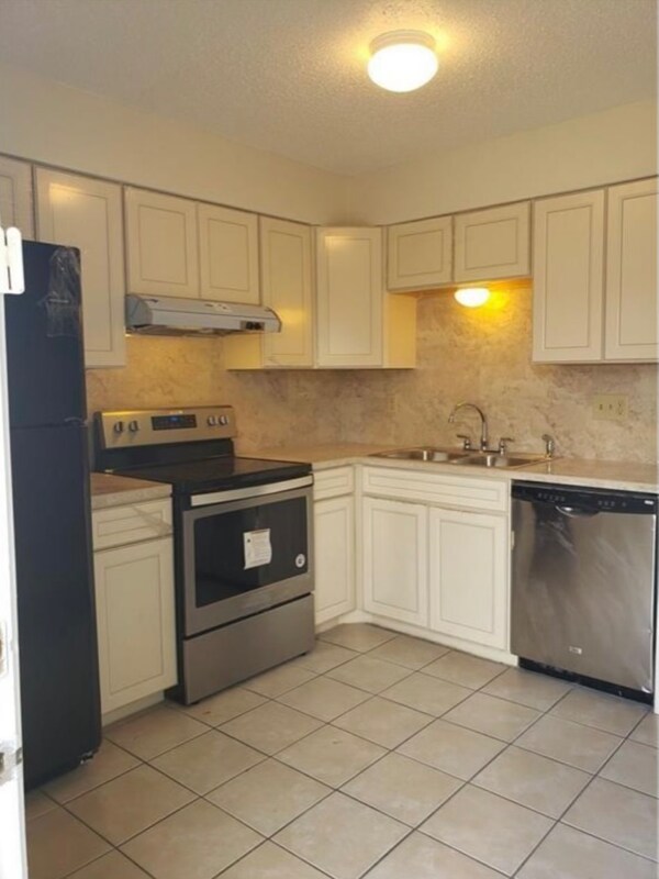 Building Photo - 1704 W Braker Ln