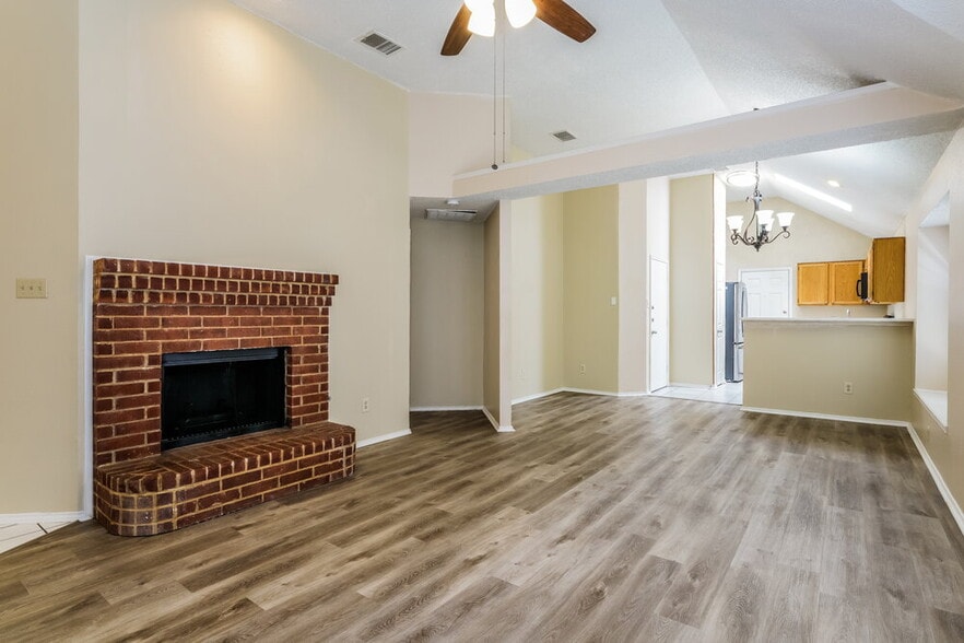 Building Photo - 4452 Sierra Dr