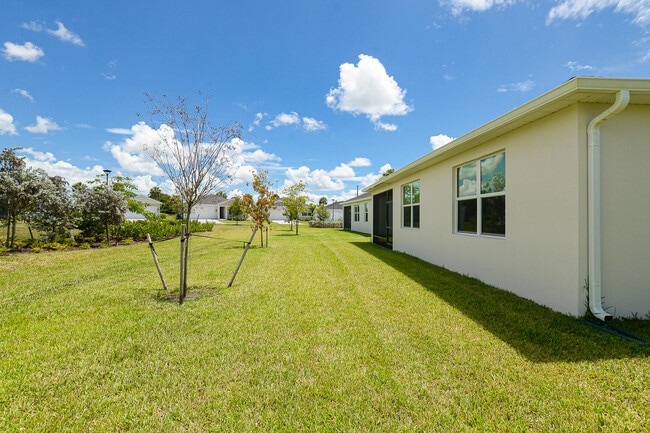 Building Photo - 9062 Dahlia Cir