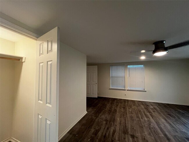 Building Photo - 5101 Meadow Creek Cove