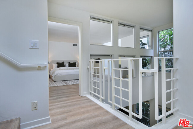 Building Photo - 1701 N Beverly Dr