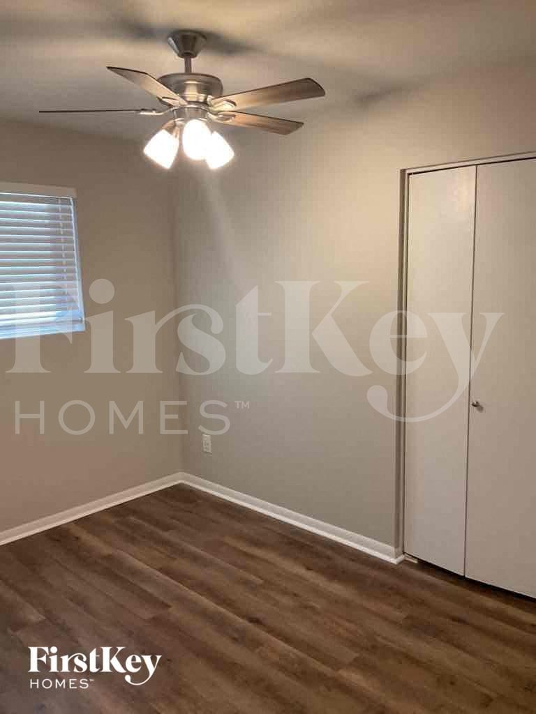 Building Photo - 3842 W Cheryl Dr