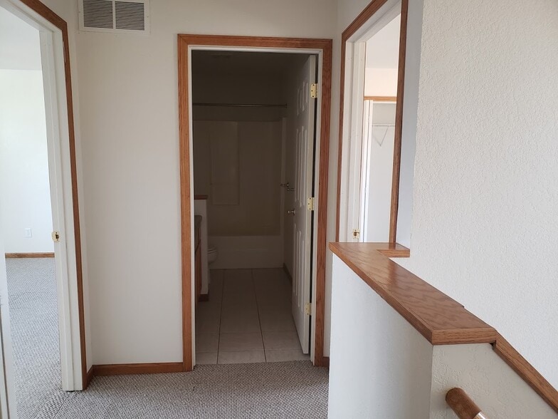 Building Photo - 1001 Alpine Way