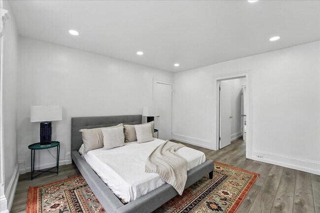 Building Photo - 283 GRIFFITH St