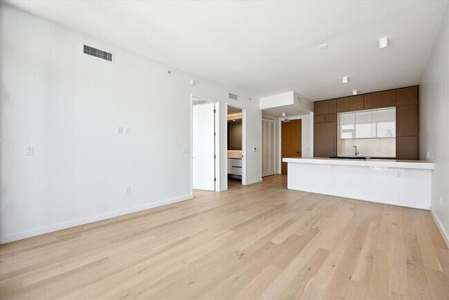 Building Photo - 313 W 17th St