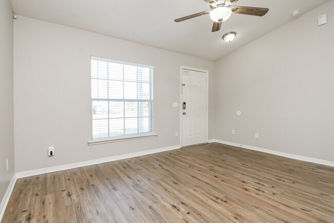 Building Photo - 208 Bromwich Dr