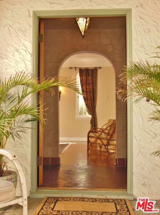 Building Photo - 914 Burnside Ave