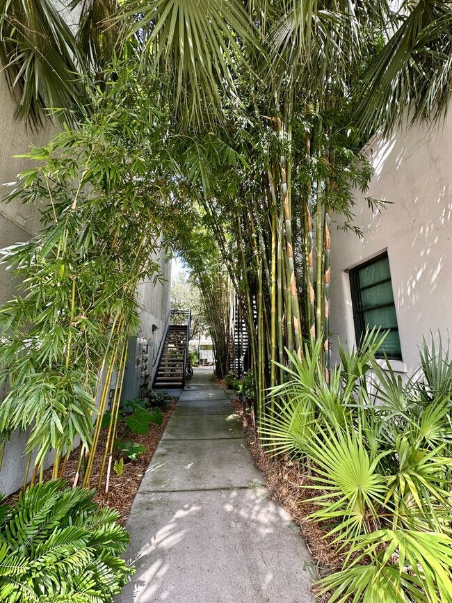 Building Photo - 2 BED | 2.5 BATH | URBAN CONDO | DOWNTOWN ...
