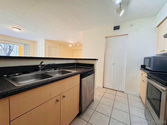 Building Photo - 4271 San Marino Blvd