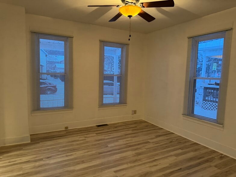 Building Photo - 105 6th Ave