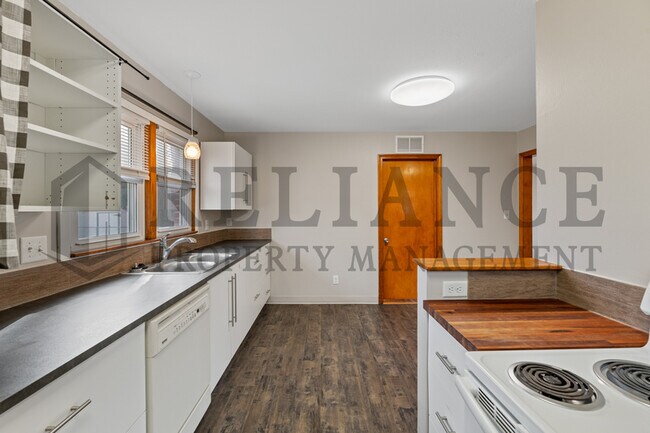 Building Photo - 1720 S Windsor Rd