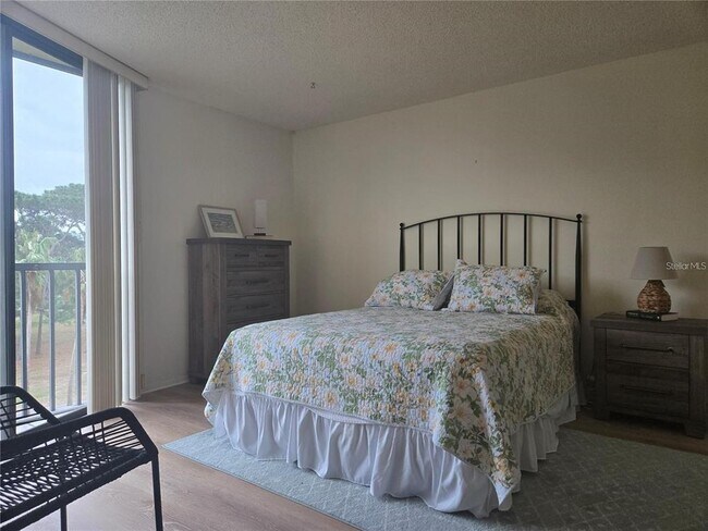 Building Photo - 800 Cove Cay Dr