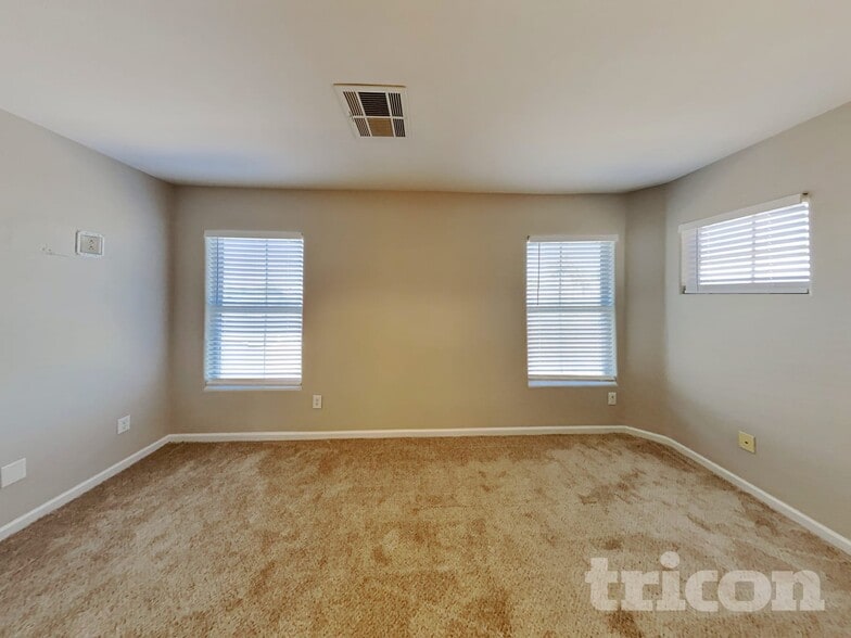 Building Photo - 4598 Hearts Desire Ave