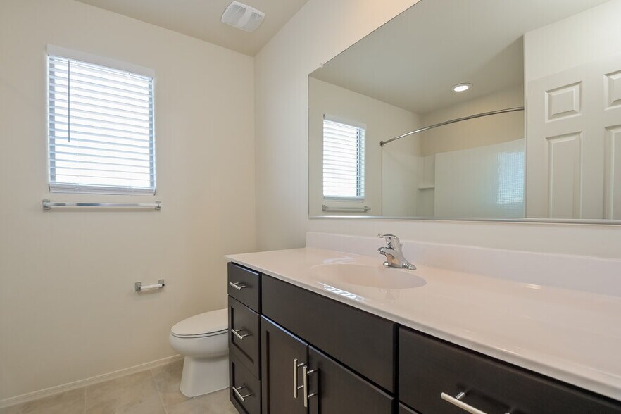Building Photo - 10854 W Claxton Dr
