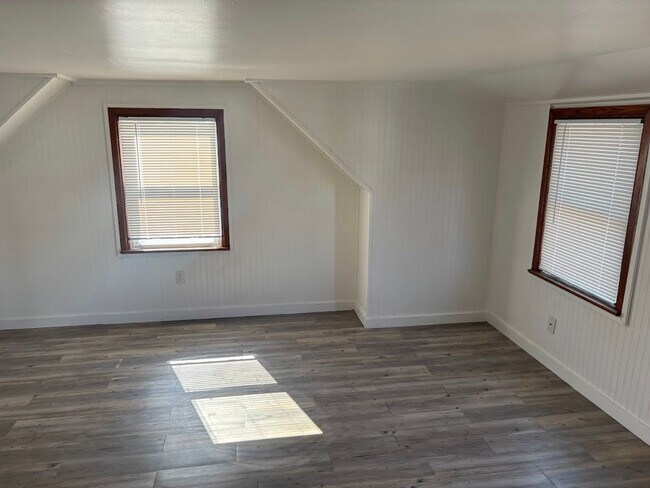 Building Photo - 4745 Lind St