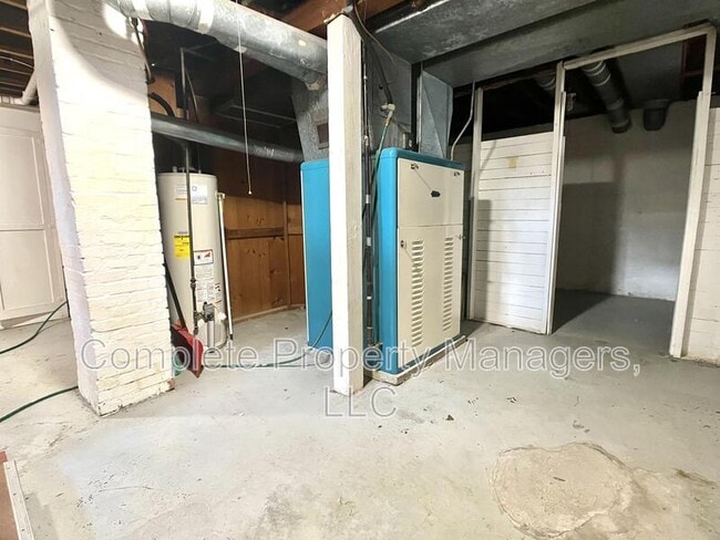 Building Photo - 806 John Farry Pl