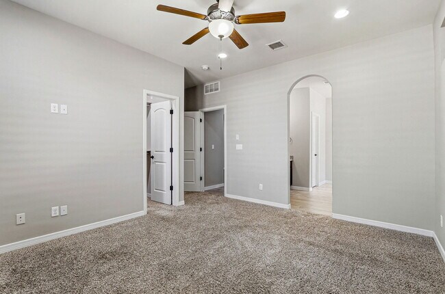 Building Photo - 782 Lemington St