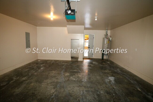 Building Photo - GREAT RENTAL IN FOX HOLLOW SUBDIVISION!