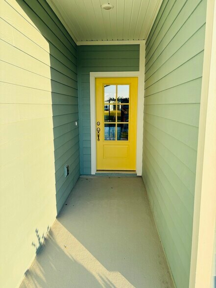 Building Photo - 153 Silver Myrtle Ct