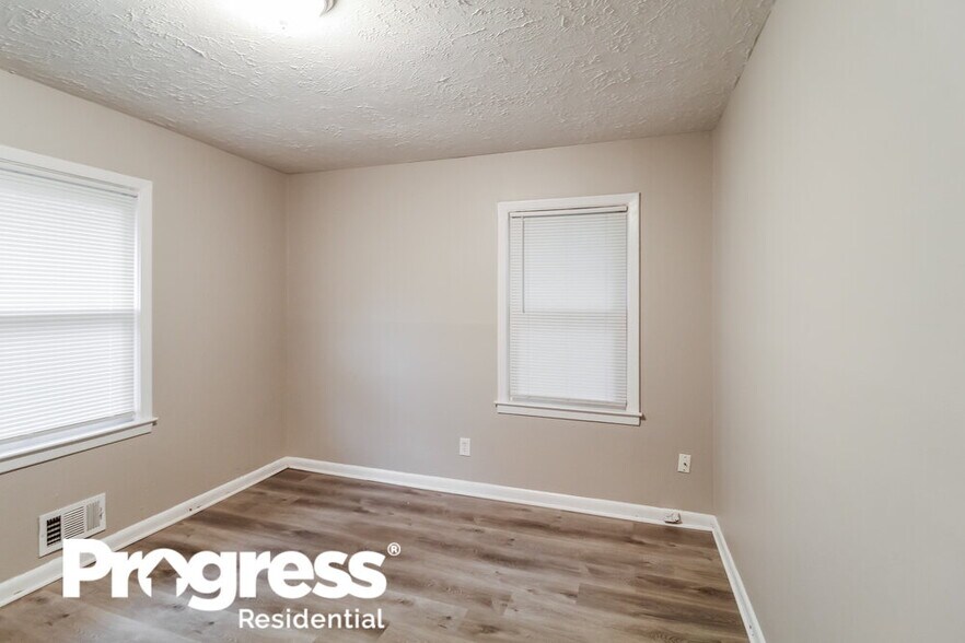 Building Photo - 3135 Robin Rd