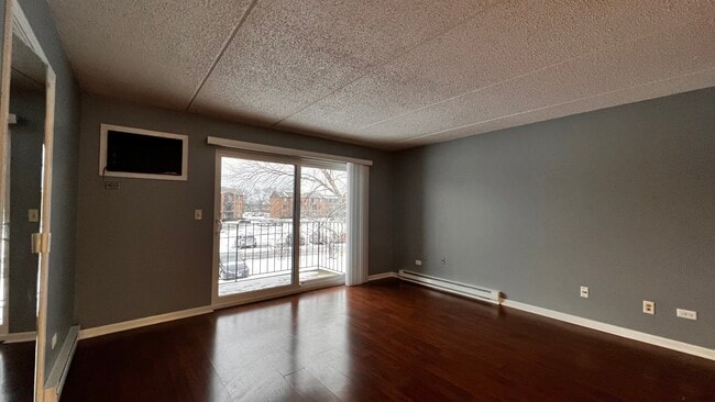 Primary Photo - 720 N Briar Hill Ln