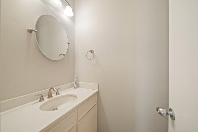 Building Photo - 130 Sugar Berry Cir