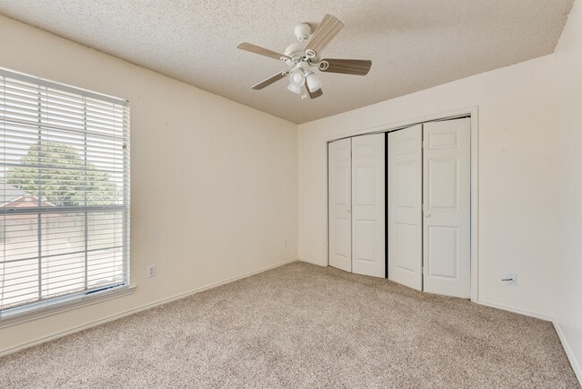 Building Photo - 3018 Blue Jay Ln