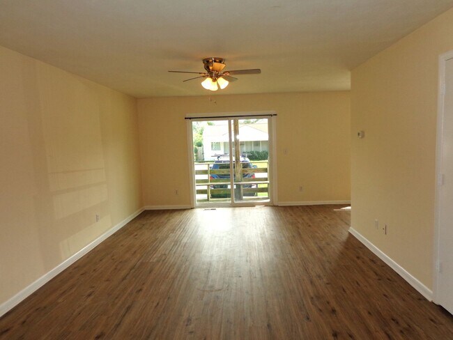 Building Photo - Coronet4636