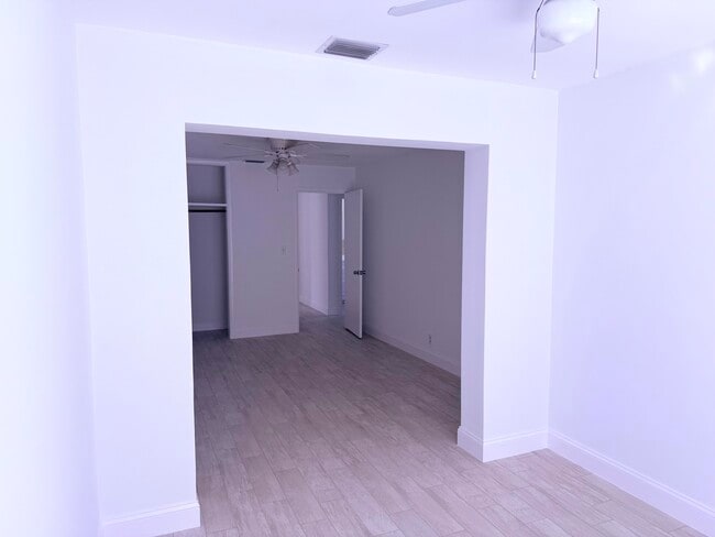 Building Photo - 626 Prosperity Farms Rd