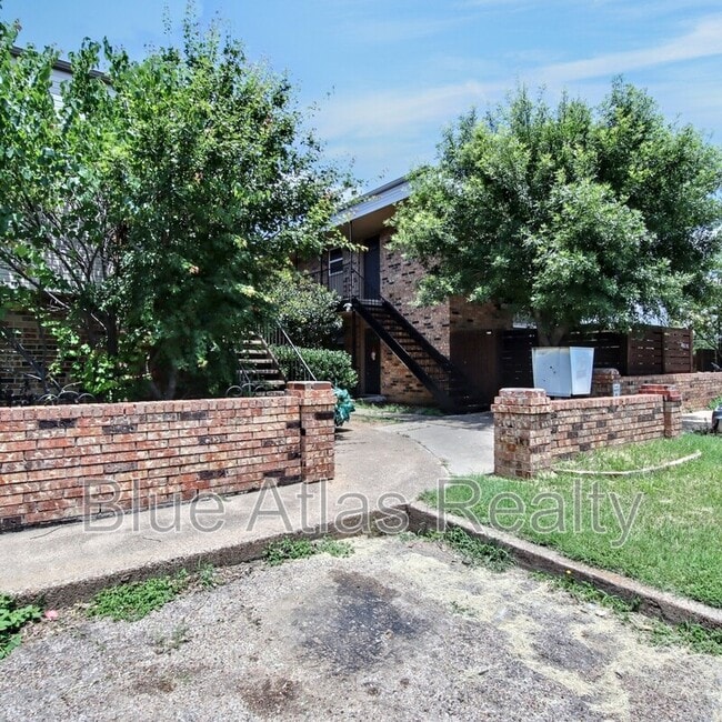 Building Photo - 4816 Wellesley Ave