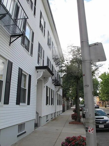 Building Photo - 82 Hampshire St